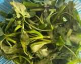 Foto langkah ke 1 dari resep Tumis kangkung pedas pake terasi.