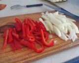 Foto del paso 3 de la receta: Una idea rápida: Papas, cebolla y morrón fritos, con pollo