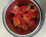 A picture of step 2 of Tomato dry curry.
