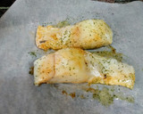 Foto del paso 2 de la receta: Merluza en papillote con guarnición de judías, champiñón y surimi