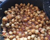A picture of step 5 of Espinacas con Garbanzos(Spanish Chickpea Stew).