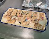 Une image de l'étape 8 de Pavés de chocolat blanc aux corn flakes et fruits confits.