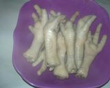 Foto langkah ke 2 dari resep Sop ceker kuah kuning.