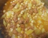 Foto del paso 4 de la receta: Garbanzos con chistorra y patata en fondo de salsa vino tinto