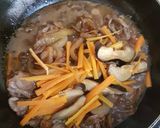 A picture of step 4 of Sirloin Strip Sukiyaki.