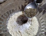 A picture of step 2 of Crispy pakorey.