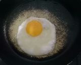 Foto langkah ke 2 dari resep Telur Ceplok Kuah Kecap.