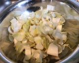 Une image de l'étape 2 de Salade d'endives aux pistaches, abricots secs et tomates séchées.