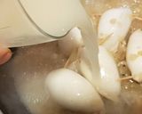 Foto del paso 6 de la receta Chipirones rellenos con salsa de puerros y cebolla