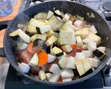 Une image de l'étape 21 de Potée aux saucisses fumées, lard et légumes.