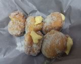 Foto langkah ke 12 dari resep Bomboloni with vanilla custard pastry cream.