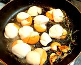 A picture of step 3 of Sea scallops in soy sauce.