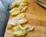 A picture of step 1 of Yum prawn curry.