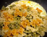 Foto del paso 4 de la receta: Pasta con salsa de ricotta y albahaca