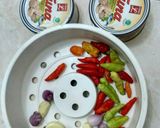 Foto langkah ke 2 dari resep Tuna suwir tumis pedas.