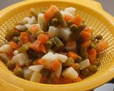 Foto del paso 1 de la receta: Sopa Fría de Ensaladilla de Verduras y Garbanzos