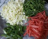 A picture of step 2 of Chicken manchurian spaghetti.