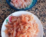 Foto del paso 1 de la receta: Empanadillas de gambas en crema reducida de las mismas cabezas