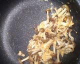 Foto langkah ke 3 dari resep Tumis Jamur Shimeji Telur.
