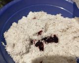 Foto langkah ke 2 dari resep Kue kelapa parut merah putih.