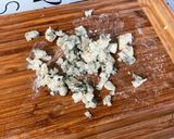 Une image de l'étape 7 de Salades de concombre à la crème, tomates, roquefort et aneth.