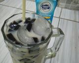 Foto langkah ke 5 dari resep Cincau Teh Susu Praktis.