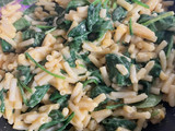 Macarrones con queso y espinaca