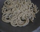 Foto langkah ke 3 dari resep Cemilan ulat sutra gurih anti gagal..