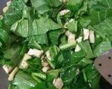 Foto langkah ke 3 dari resep Tumis tahu sawi manis.
