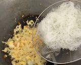 Foto langkah ke 4 dari resep Masakan Anak Kos - Bihun Goreng Kecap Telur.