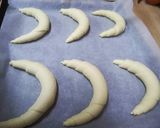 Tejes kifli (sós-köménymagos és fokhagymás) recept fázis 4 fotója