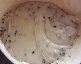 Foto del paso 3 de la receta: Budín de vainilla con chips de chocolate (sin manteca) 💕