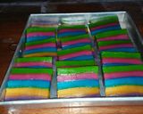 Foto langkah ke 11 dari resep 100 potong Kue lapis pelangi.