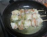 Foto del paso 3 de la receta: Brochetas de rape y gambones