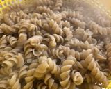 Foto del paso 3 de la receta: Ensalada de pasta seca con pollo 🍗🥗