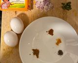 A picture of step 1 of Indian Railway Station Omlette.