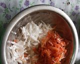 A picture of step 2 of Carrot and radish salad.