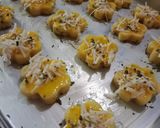 Foto langkah ke 4 dari resep Garlic Chesee Cookies.