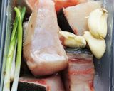Hình bước làm 1 của món Cá Bớp Kho Ba Chỉ