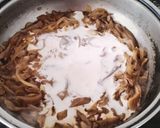 Foto del paso 5 de la receta: Tagliatella con salsa de cebollas y setas caramelizadas y queso de cabra