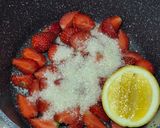 Foto langkah ke 3 dari resep Puding Susu Vanilla Strawberry Compote.