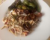 Foto del paso 8 de la receta: Salteado de pulpo con gulas y verduras