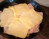 Foto del paso 4 de la receta: Tortilla de papa rellena de paleta y queso