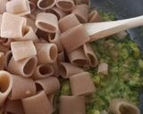 Foto del passaggio 6 della ricetta Mezze maniche all'avena con pancetta e zucchine