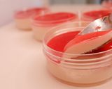 Foto langkah ke 5 dari resep Panna Cotta Dessert Omura Saus Strawberry.