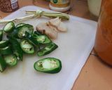 Foto langkah ke 3 dari resep Kembung Bumbu Kuning.
