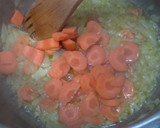 Foto del paso 2 de la receta: Guiso de muslos de pollo con cerveza