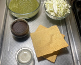 Foto del paso 2 de la receta: Tostadas de frijol 🫘 con col