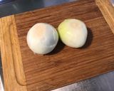 Une image de l'étape 1 de Saucisses fumées à la compotée d oignons et poivrons verts,citrons confits aux épices indiennes.