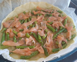 Foto del paso 2 de la receta: Quiche de salmón ahumado y espárragos verdes light